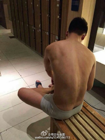 005CmKt7jw1eqgdzu4cjmj30hs0nqdhq.jpg